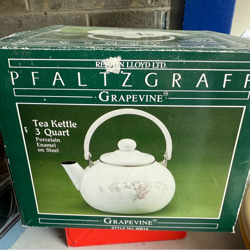 Pfaltzgraff Grapevine White Tea Kettle Discontinued NIB - Picture 7 of 7